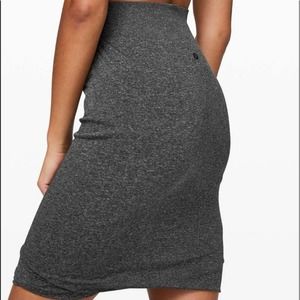 LULULEMON Boulevard Bliss Live Love And Let Go Gray Skirt 10